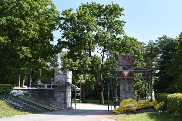 Vārtu stabu rekonstrukcija 2018.gada vasara