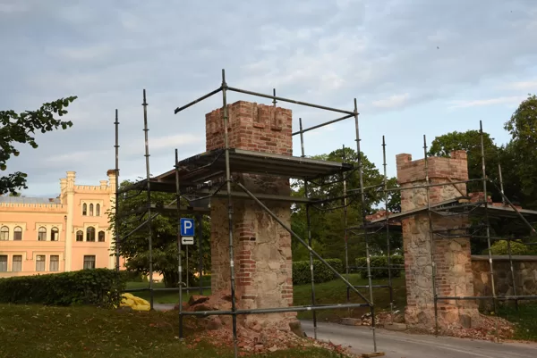 Vārtu stabu rekonstrukcija 2018.gada vasara